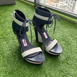 Tsubo Navy Heels